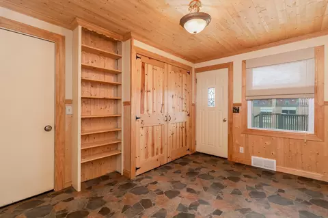 Entry Way - 150 Loretto St, Loretto, MN 55357 photo 4 of 4