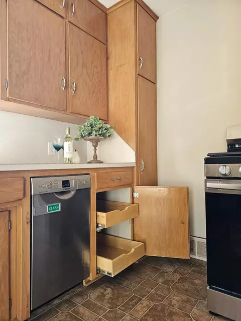 Kitchen - 150 Loretto St, Loretto, MN 55357 photo 3 of 4