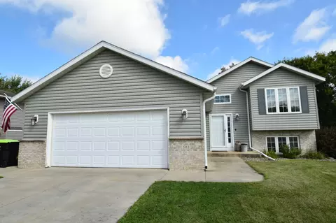 503 Willowmere Dr, Zumbrota, MN 55992