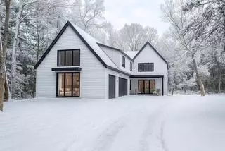 25955 Wild Rose Ln, Excelsior, MN 55331
