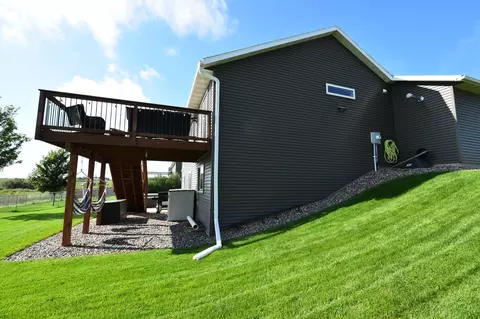 Exterior - 905 7th Ave, Wanamingo, MN 55983 photo 7 of 9