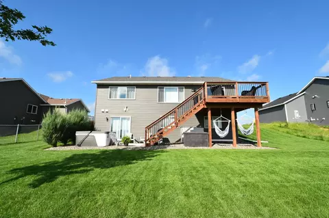 Exterior - 905 7th Ave, Wanamingo, MN 55983 photo 6 of 9