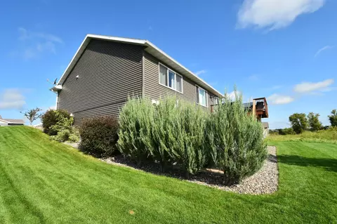 Exterior - 905 7th Ave, Wanamingo, MN 55983 photo 4 of 9