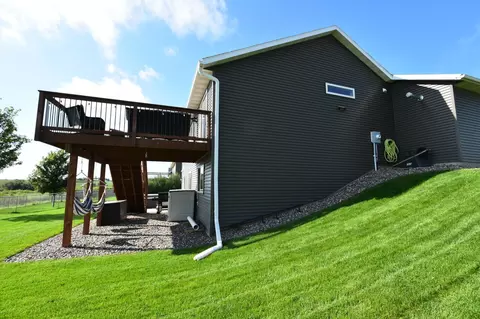 Exterior - 905 7th Ave, Wanamingo, MN 55983 photo 8 of 9