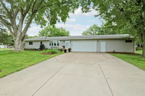 2070 Flint Dr, Eagan, MN 55122