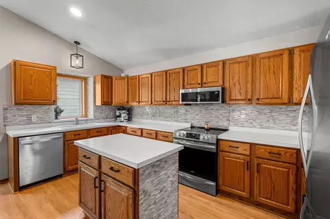 Kitchen - 1443 Cutters Ln, Eagan, MN 55122 photo 2 of 5