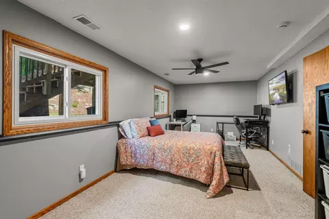Bedroom - 1443 Cutters Ln, Eagan, MN 55122 photo 7 of 9