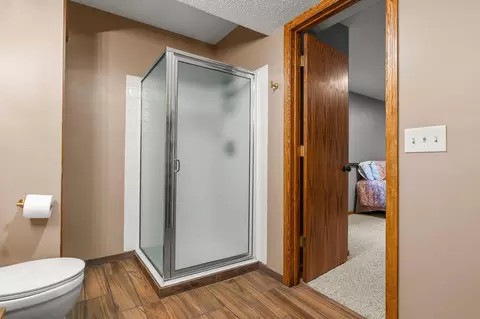 Bath - 1443 Cutters Ln, Eagan, MN 55122 photo 4 of 4