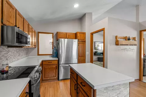 Kitchen - 1443 Cutters Ln, Eagan, MN 55122 photo 5 of 5