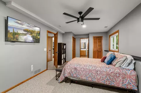 Bedroom - 1443 Cutters Ln, Eagan, MN 55122 photo 8 of 9