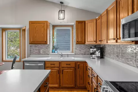 Kitchen - 1443 Cutters Ln, Eagan, MN 55122 photo 4 of 5
