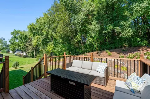 Exterior - 1443 Cutters Ln, Eagan, MN 55122 photo 4 of 17
