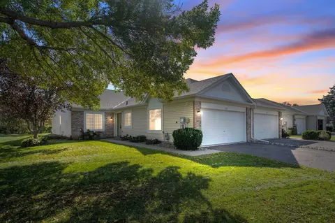 727 Markgrafs Lake Dr, Woodbury, MN 55129