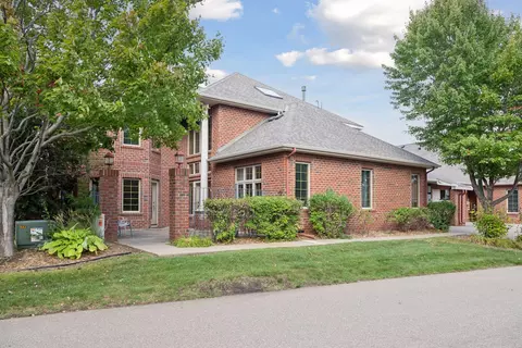 251 W Canyon Dr, Hudson, WI 54016