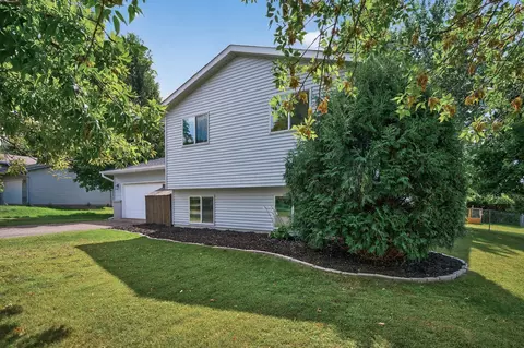 9050 Oriole Ln, Monticello, MN 55362