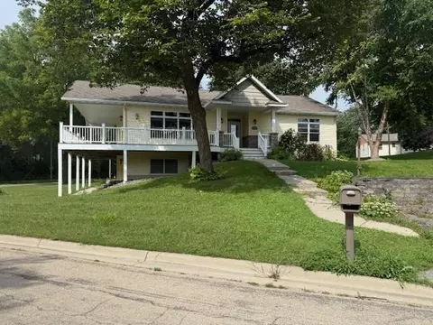 709 Blackmer Ave, Albert Lea, MN 56007
