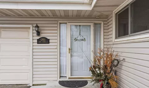 12921 James Ave S, Burnsville, MN 55337