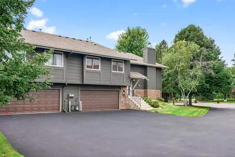 8326 Oakview Ct N, Maple Grove, MN 55369