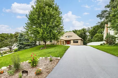 71 Marcin Hl, Burnsville, MN 55337