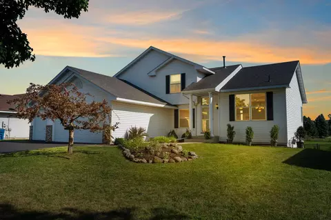 2064 Meridian Ct, Shakopee, MN 55379
