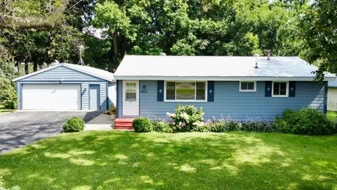 6601 Elmwood Dr, Rockford, MN 55373