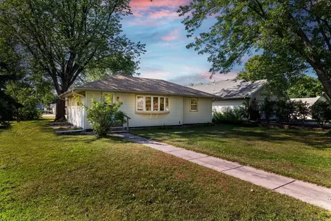 238 S Walnut St, Belle Plaine, MN 56011