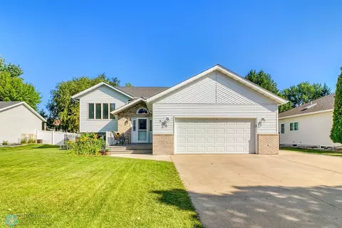 3249 37 12 Ave S, Fargo, ND 58104