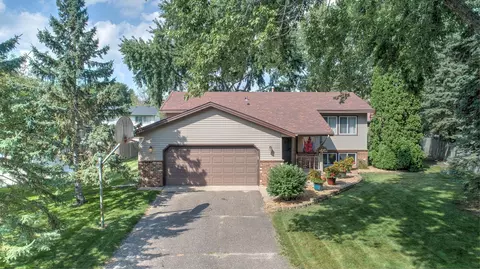877 96th Ave NE, Blaine, MN 55434