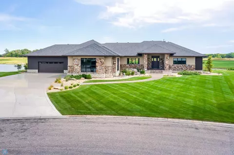 446 Trent Jones Dr, Oxbow, ND 58047
