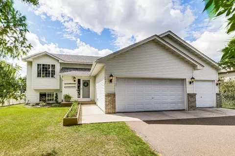 1437 Taft St S, Cambridge, MN 55008