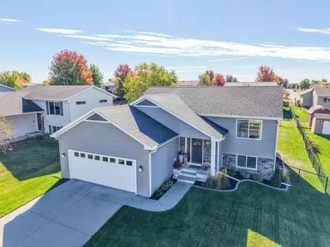 5788 51st St NW, Rochester, MN 55901