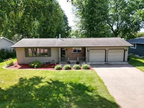 205 Viking Dr, Mankato, MN 56001