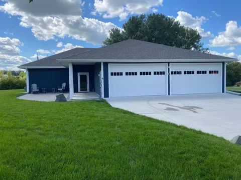 1740 Bay Oaks Dr, Albert Lea, MN 56007
