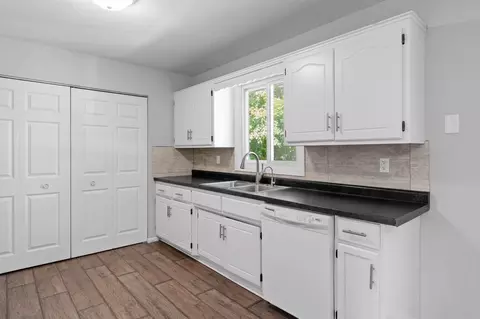 Kitchen - 4660 Suffolk Rd, Mound, MN 55364 photo 4 of 6