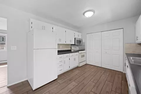 Kitchen - 4660 Suffolk Rd, Mound, MN 55364 photo 5 of 6