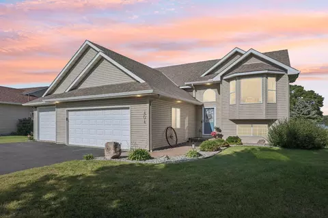 404 Lake Dr, Winsted, MN 55395