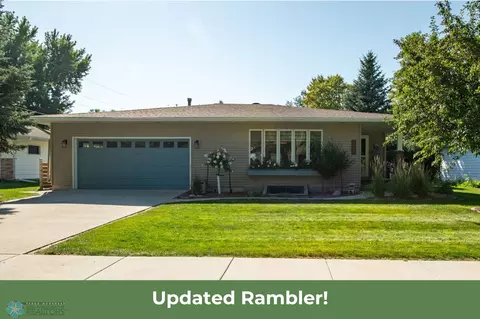 2402 Evergreen Rd N, Fargo, ND 58102