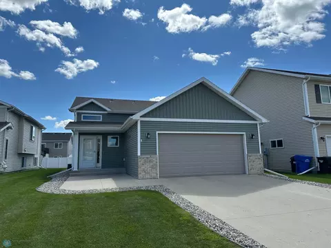 6148 61 Ave S, Fargo, ND 58104