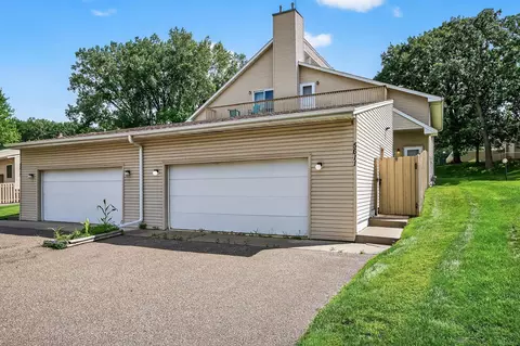 5611 W Bavarian Pass, Fridley, MN 55432