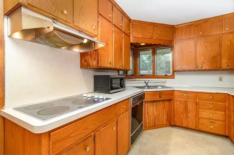 Kitchen - 712 Keniston St N, Champlin, MN 55316 photo 2 of 2