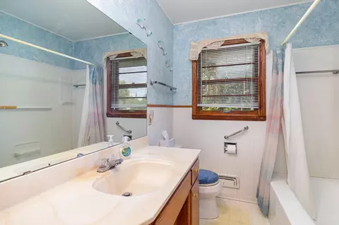 Bath - 712 Keniston St N, Champlin, MN 55316 photo 1 of 2