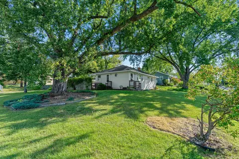 1247 Lealand Rd E, Maplewood, MN 55109