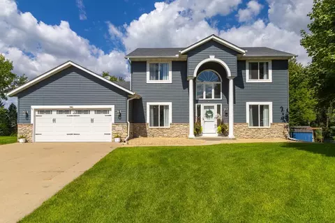 9007 Coffman Cir, Inver Grove Heights, MN 55076