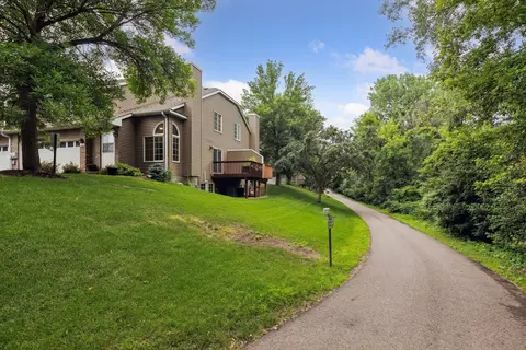 100 Primrose Ct, Vadnais Heights, MN 55127