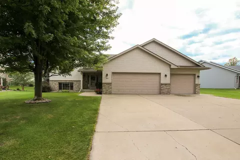 1610 Mahogany Ct SW, Hutchinson, MN 55350