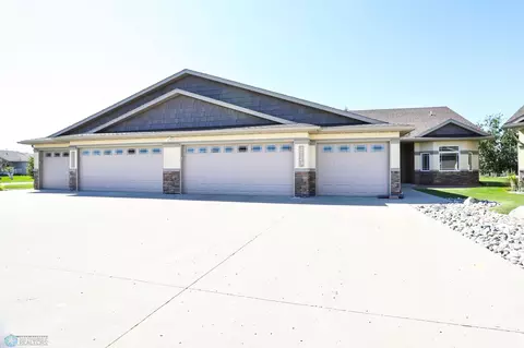 4729 44th St S, Fargo, ND 58104