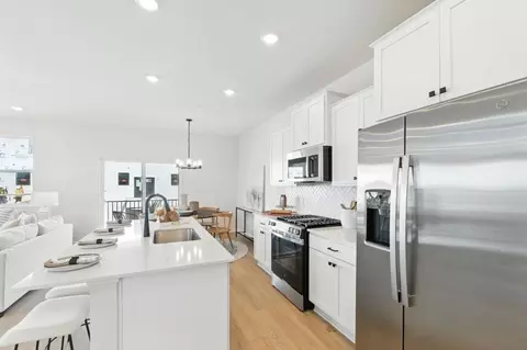 10381 Birchwood Cir, Chaska, MN 55318