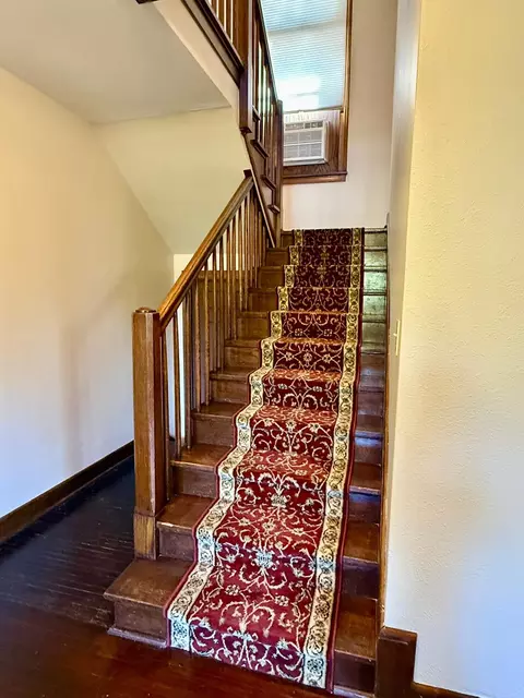 Entry Way - 409 15th St SW, Willmar, MN 56201 photo 3 of 4