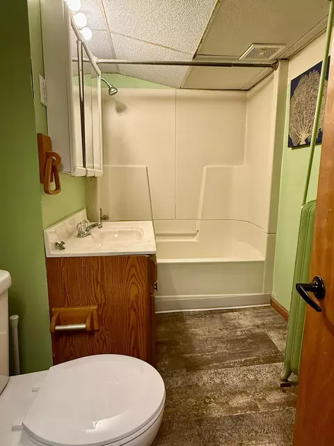Bath - 409 15th St SW, Willmar, MN 56201 photo 4 of 4