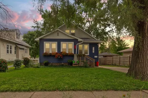 207 9th Ave SW, Faribault, MN 55021